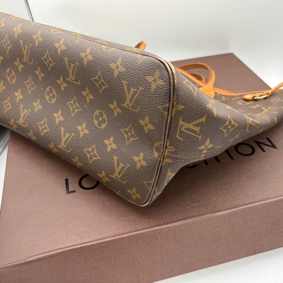 LOUIS VUITTON Monogram Neverfull MM Brown Tote Bag - Picture 9 of 16